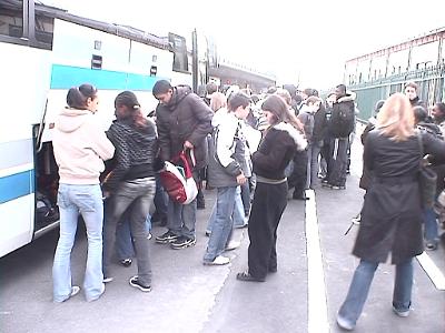 Photo-10 Mme Mah organise le retour.